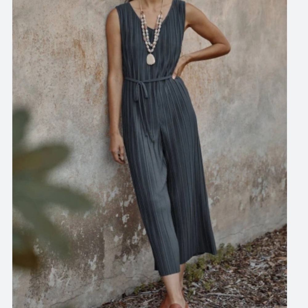 J.JILL PURE JILL PLEATED JUMPSUIT IN
BLACK PEARL (GRAY)